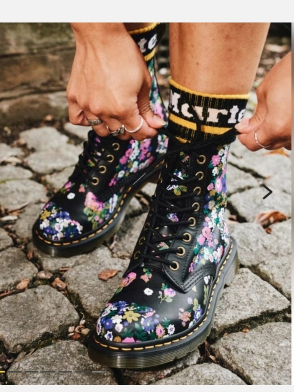 💥SALE💥Dr. Martens 1460 Vintage Floral Leather Lace Up Boots - Picture 3 of 9